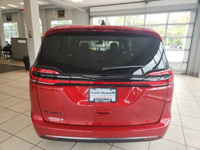 New 2026 Chrysler Pacifica Select image 8