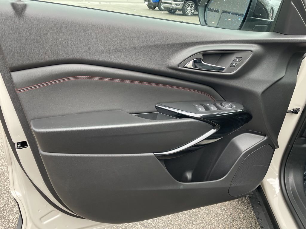 New 2026 Chevrolet Trax RS w/ Driver Confidence Package FWD image 5