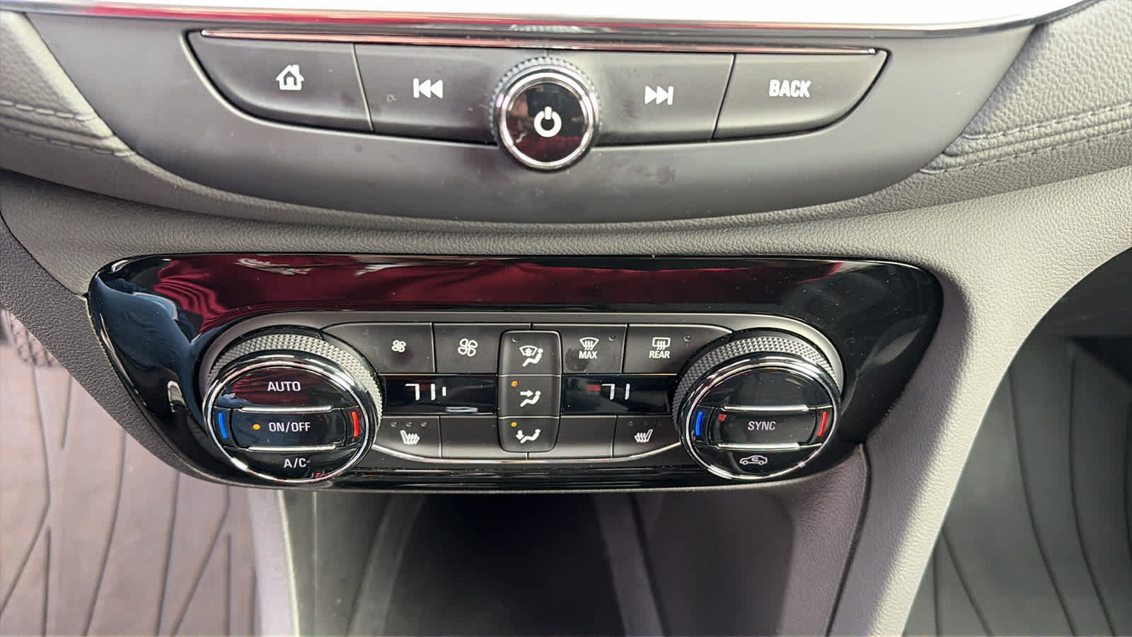 Used 2023 Buick Encore GX Select w/ Sport Touring Package image 16