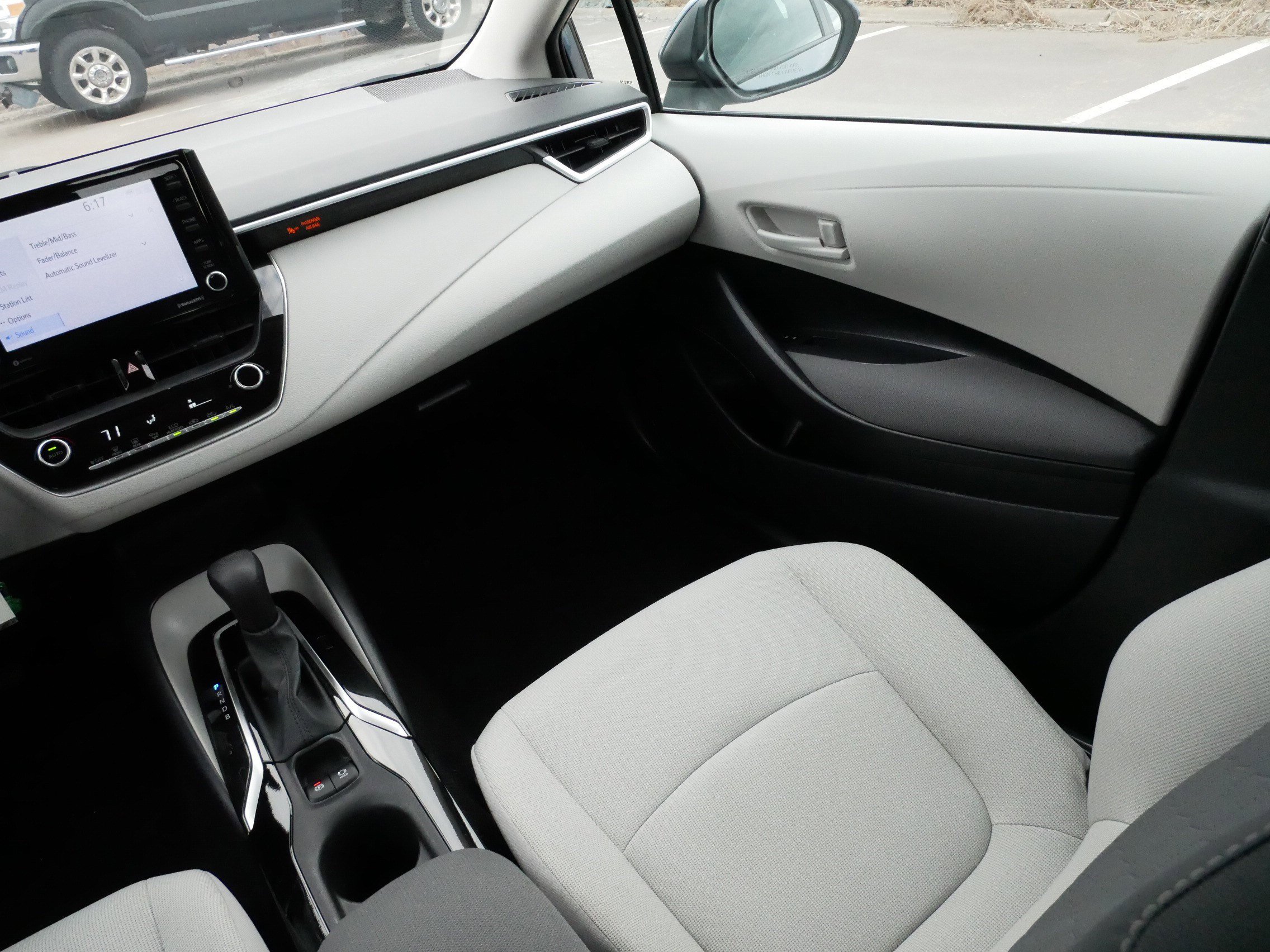 Used 2022 Toyota Corolla LE image 11