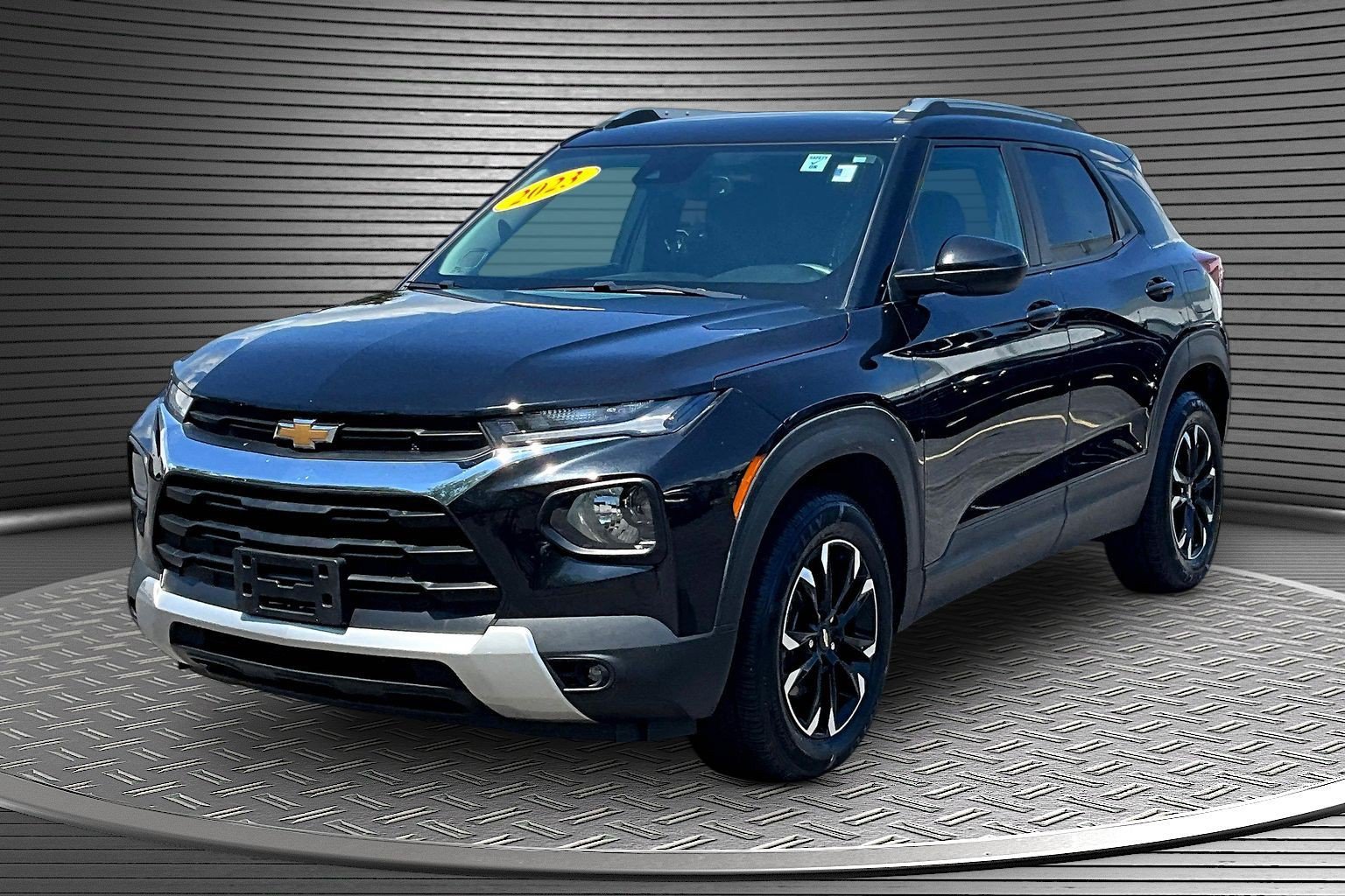 Used 2023 Chevrolet TrailBlazer LT w/ Convenience Package AWD/4WD image 3