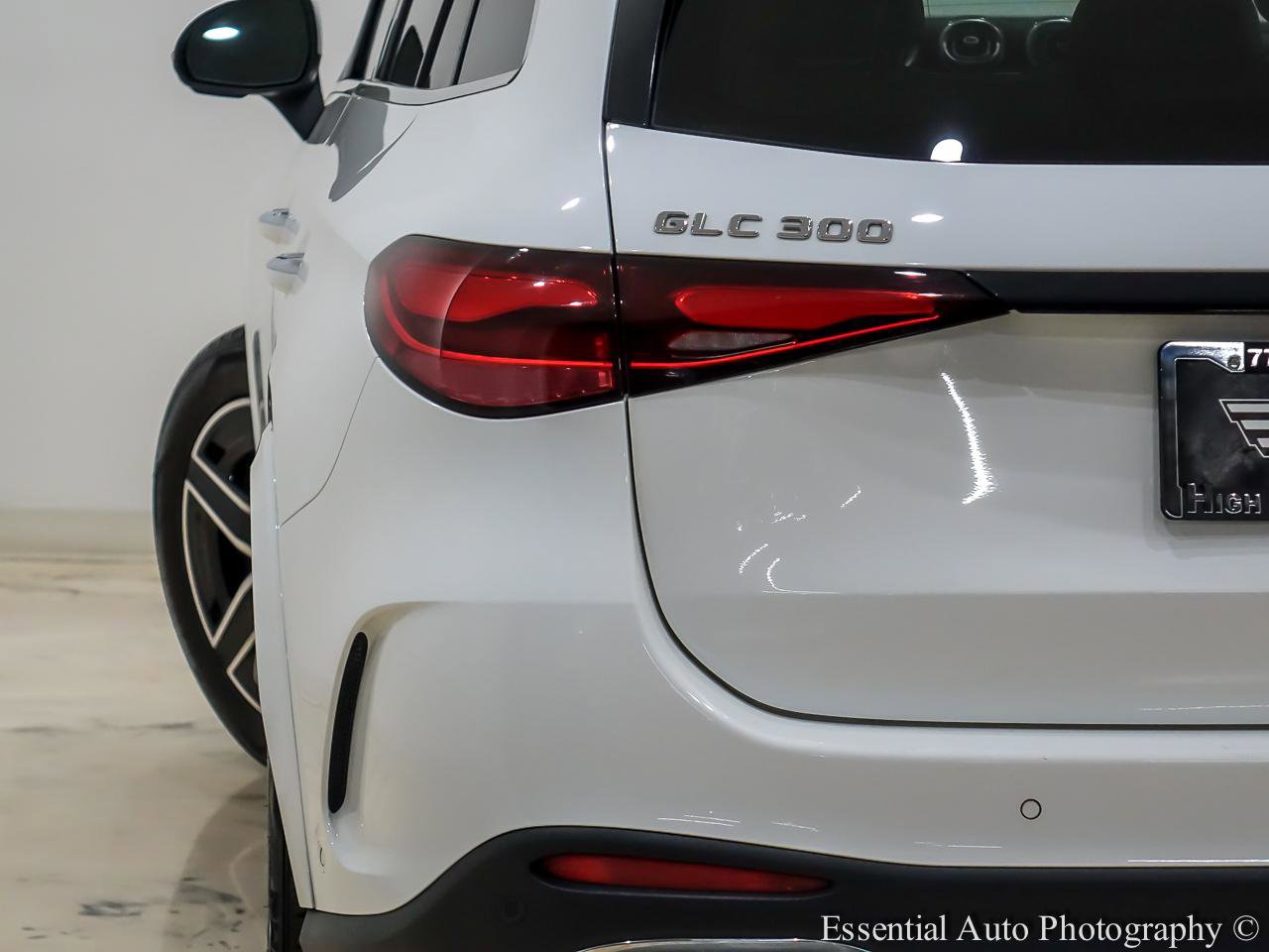 Used 2023 Mercedes-Benz GLC 300 4MATIC w/ AMG Line image 8