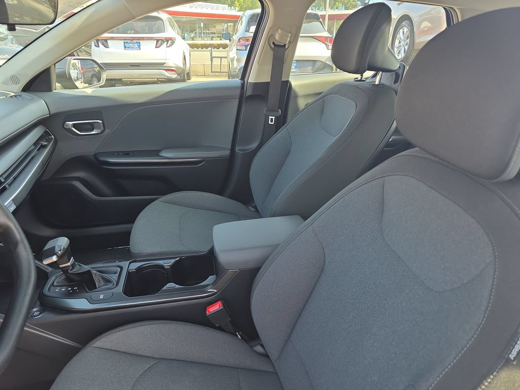 Used 2025 Kia K4 FWD image 9