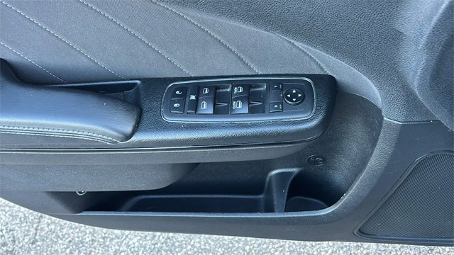 Used 2019 Dodge Charger SXT w/ Blacktop Package image 11