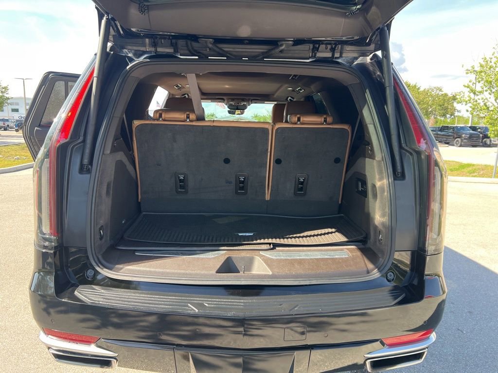 Used 2022 Cadillac Escalade Premium Luxury RWD image 39