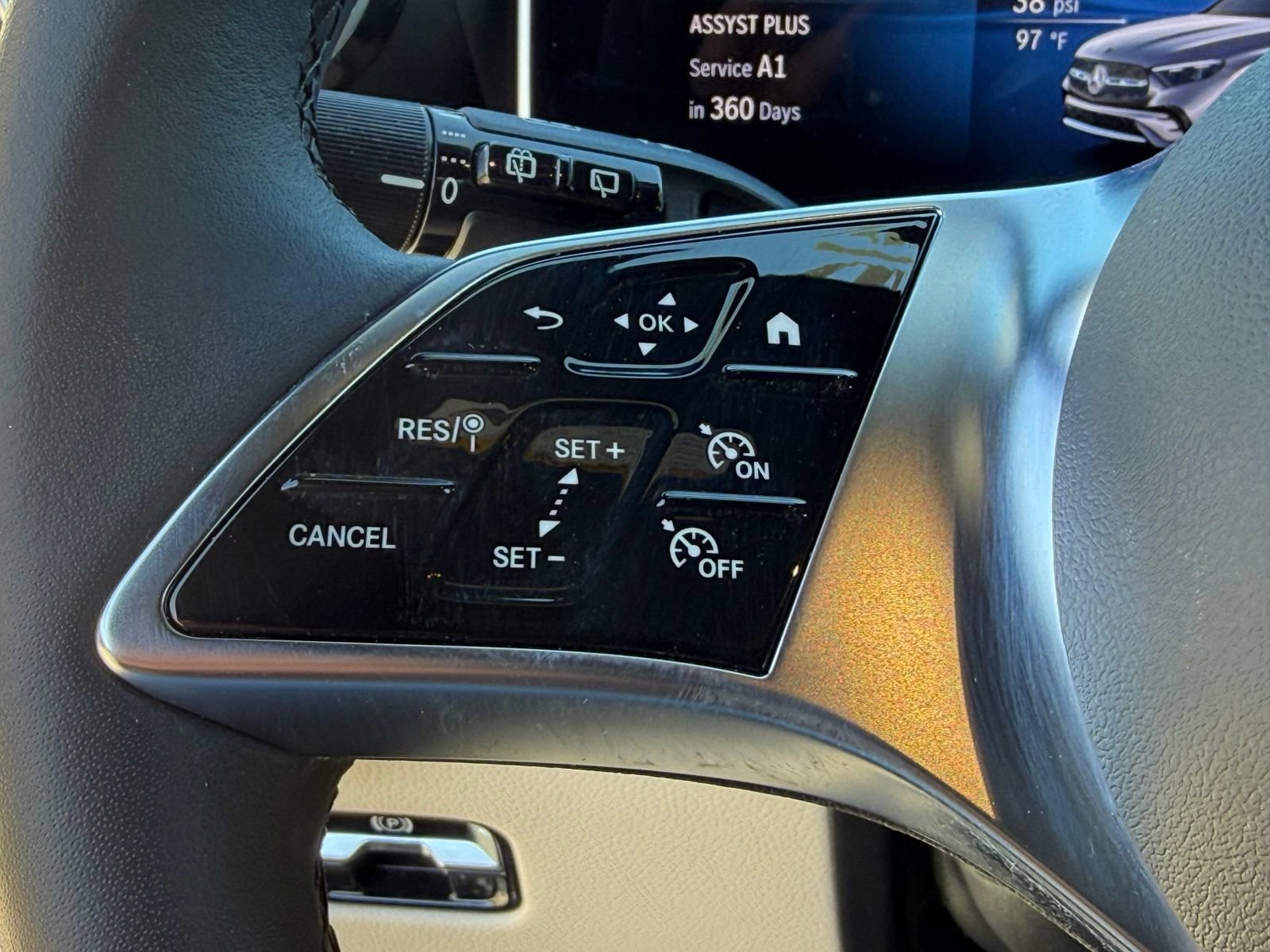 Used 2025 Mercedes-Benz GLC 300 image 31