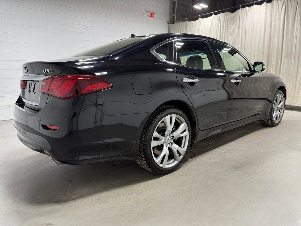 Used 2016 INFINITI Q70 3.7 w/ Technology Package AWD/4WD image 4