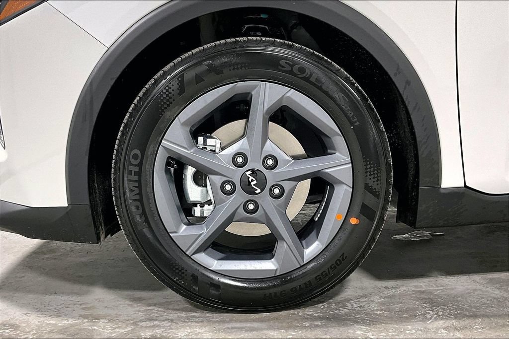 New 2025 Kia K4 FWD image 29