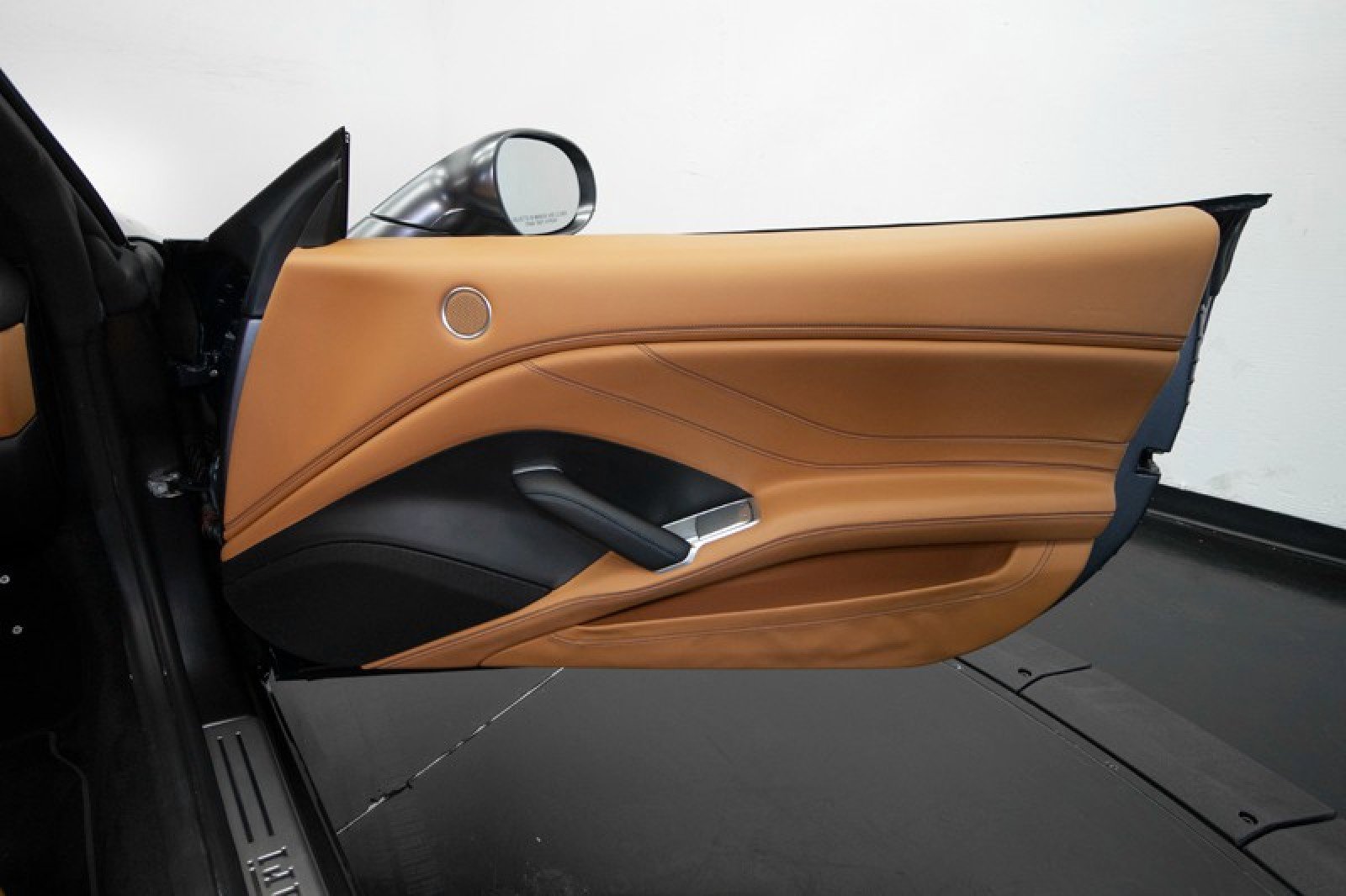 Used 2016 Ferrari California T RWD image 42