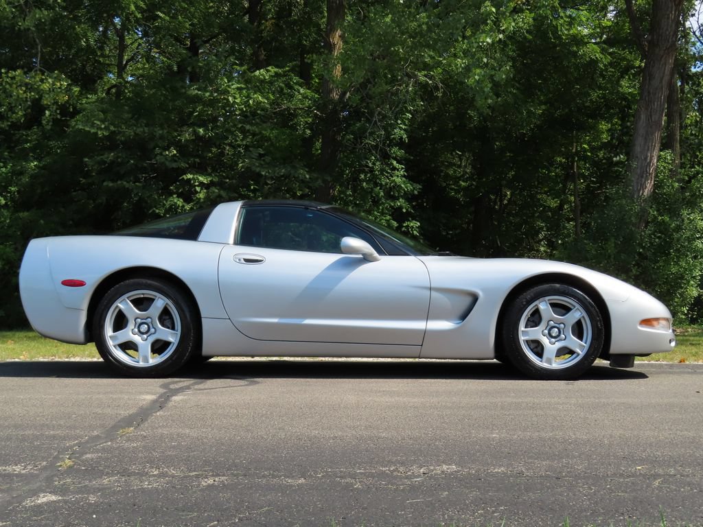 Used 1997 Chevrolet Corvette Coupe w/ Memory Pkg RWD image 2