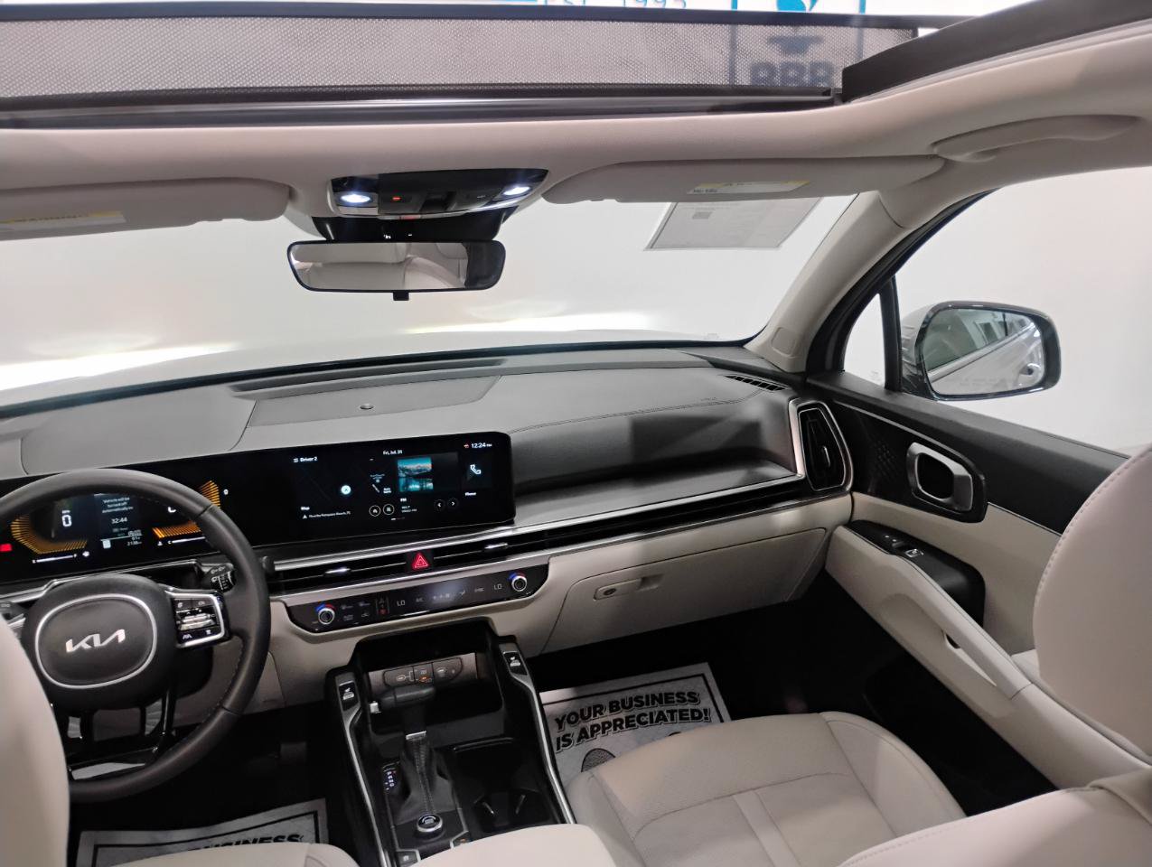 Used 2025 Kia Sorento S w/ Panoramic Sunroof Package FWD image 13