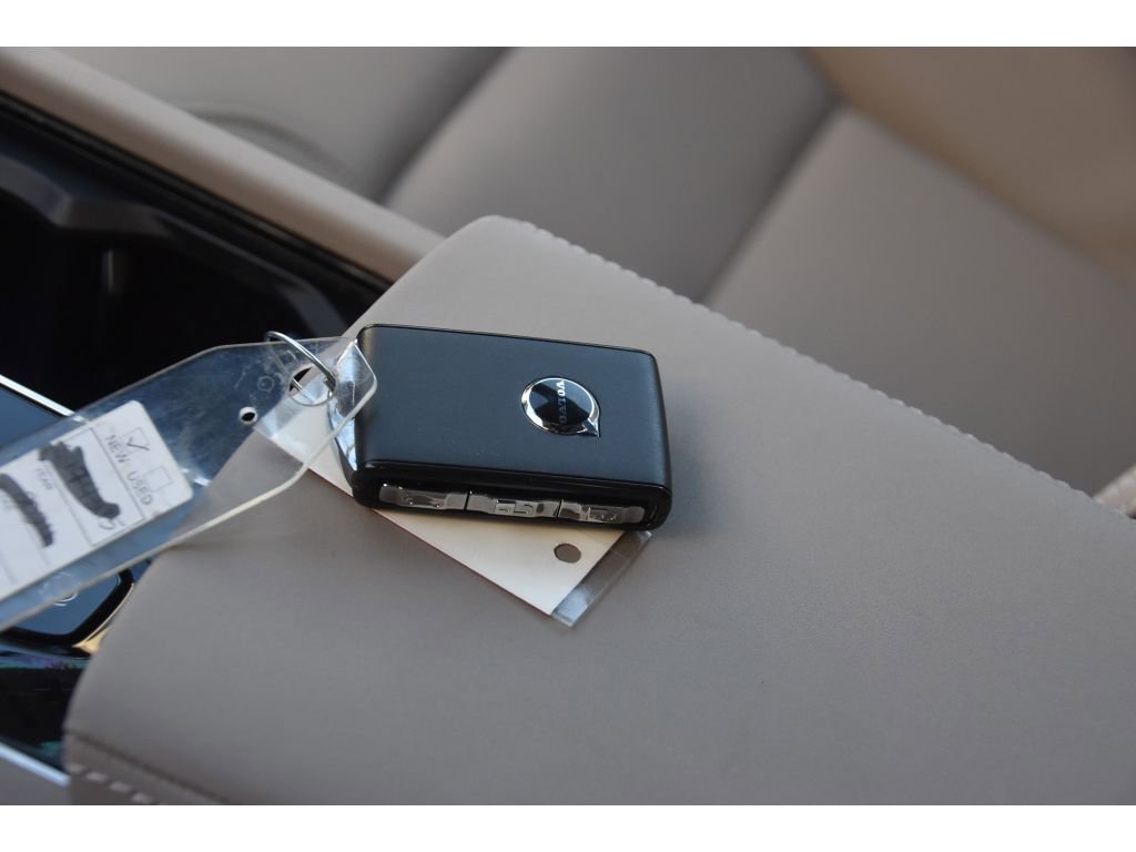 Certified 2026 Volvo XC90 B5 Plus image 39