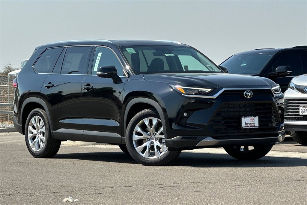 New 2025 Toyota Grand Highlander AWD image 2