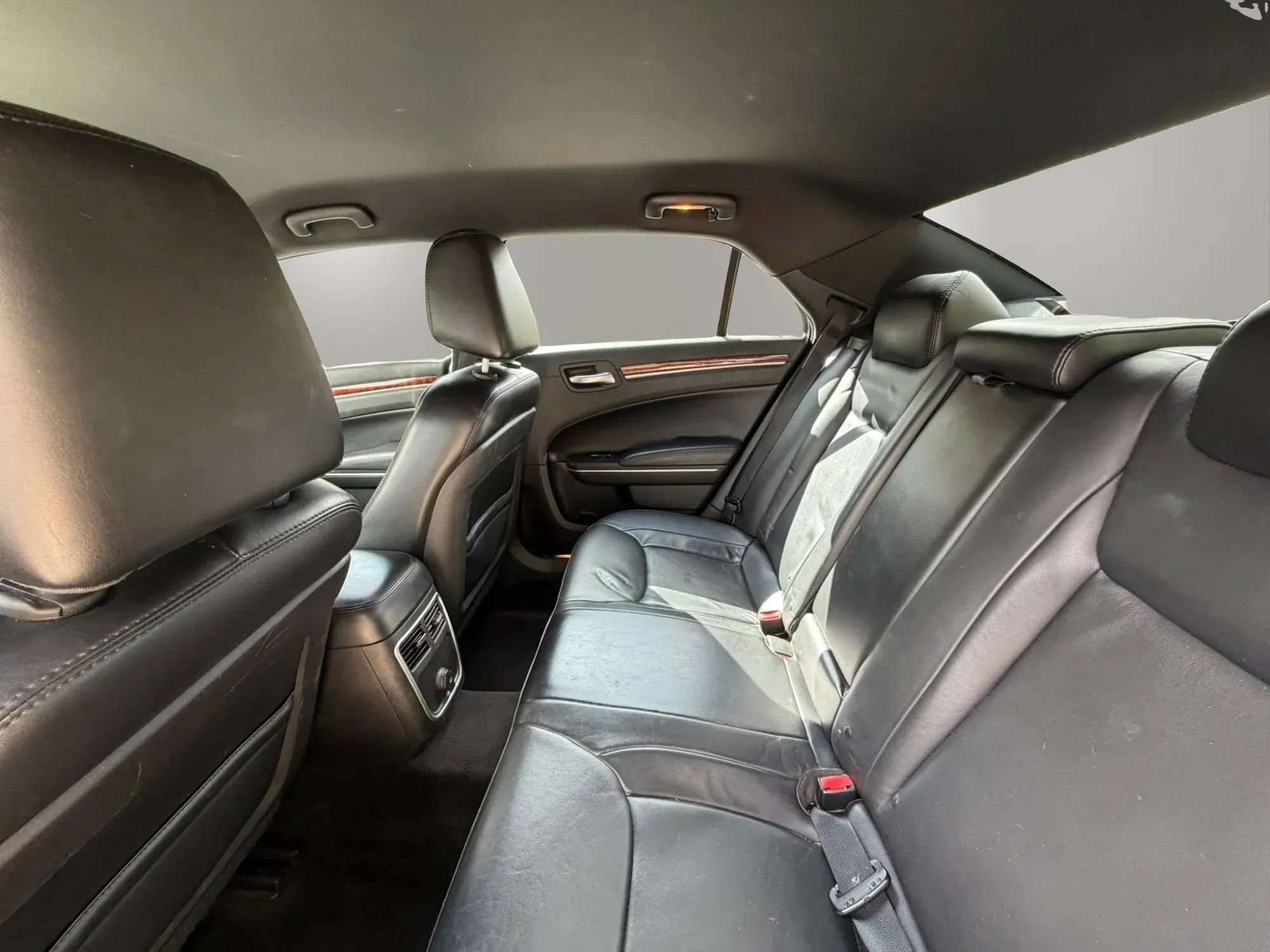 Used 2014 Chrysler 300 RWD image 14