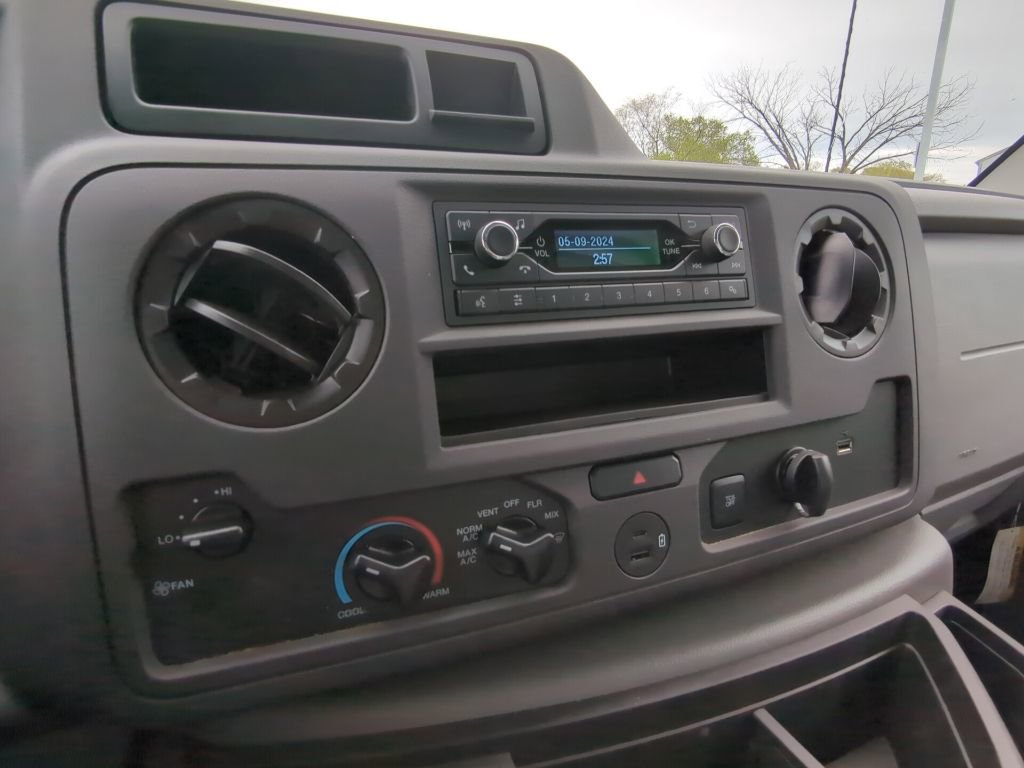 New 2024 Ford E-450 and Econoline 450 Super Duty w/ Power Windows & Locks Group RWD image 18