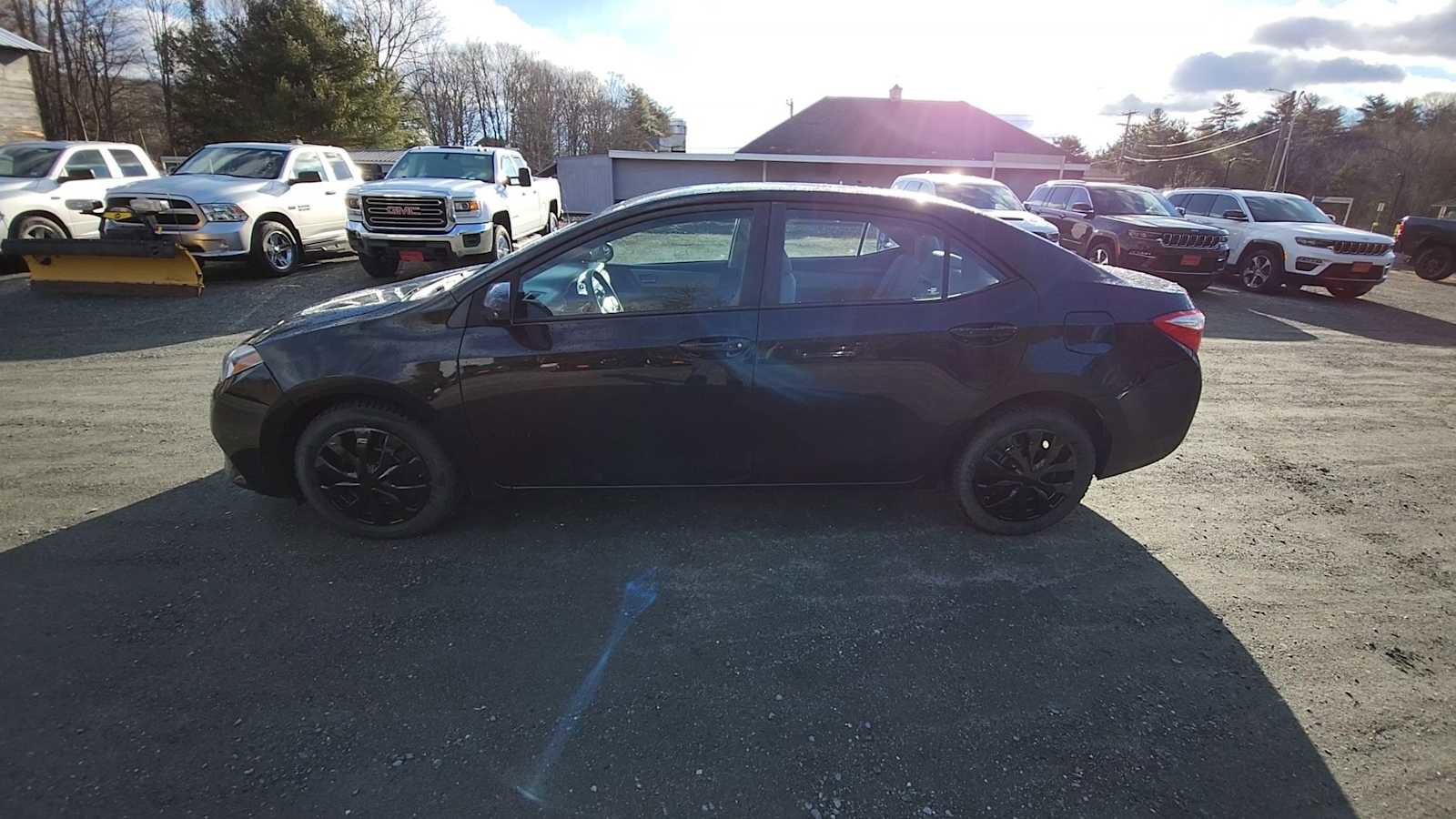 Used 2015 Toyota Corolla LE image 5