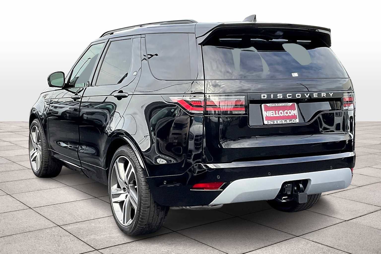 New 2025 Land Rover Discovery Metropolitan Edition image 3