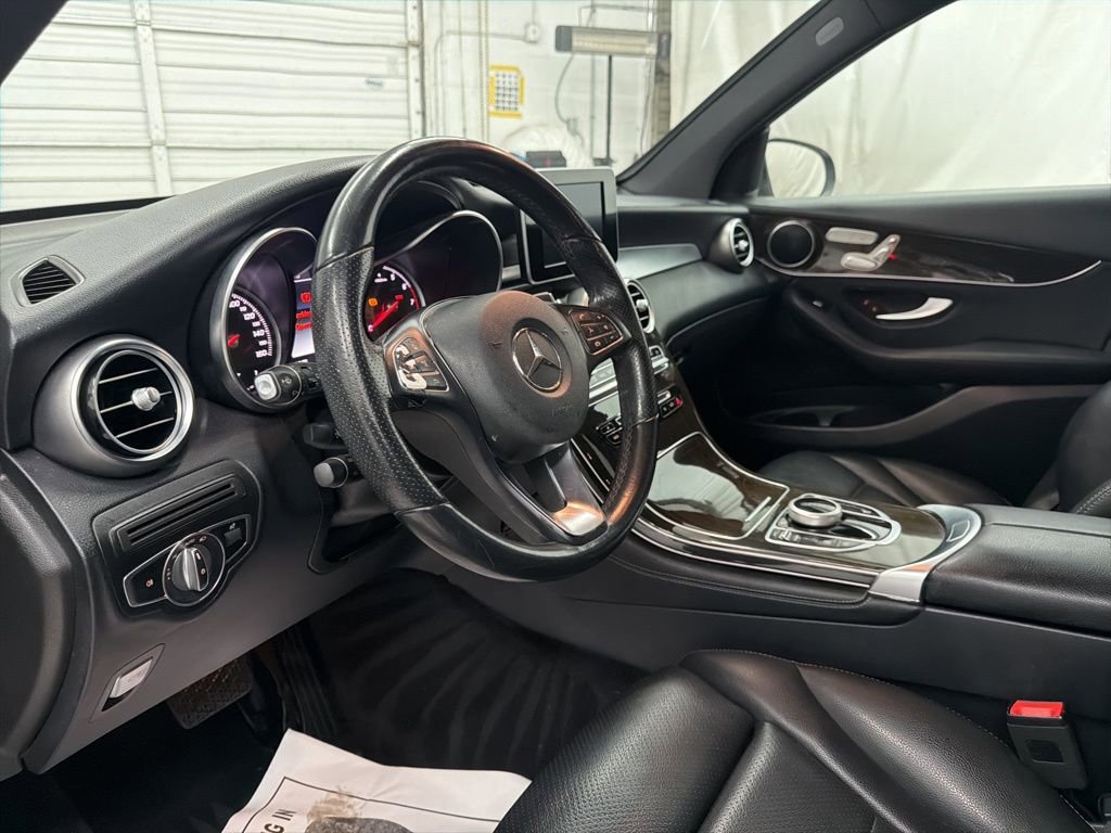 Used 2019 Mercedes-Benz GLC 300 4MATIC image 12
