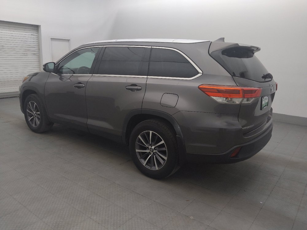 Used 2019 Toyota Highlander XLE AWD/4WD image 3