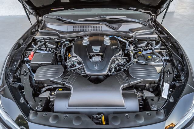 Used 2018 Maserati Ghibli GranSport image 16