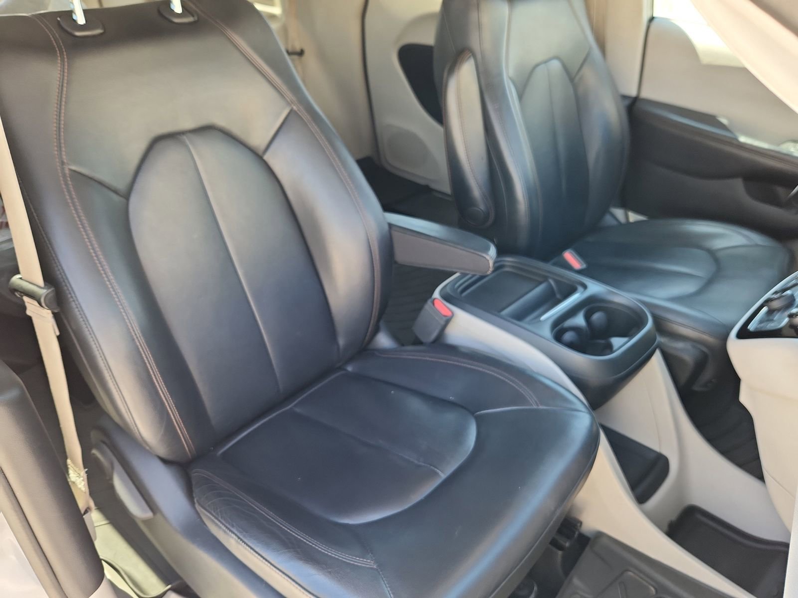 Used 2017 Chrysler Pacifica Touring-L FWD image 13