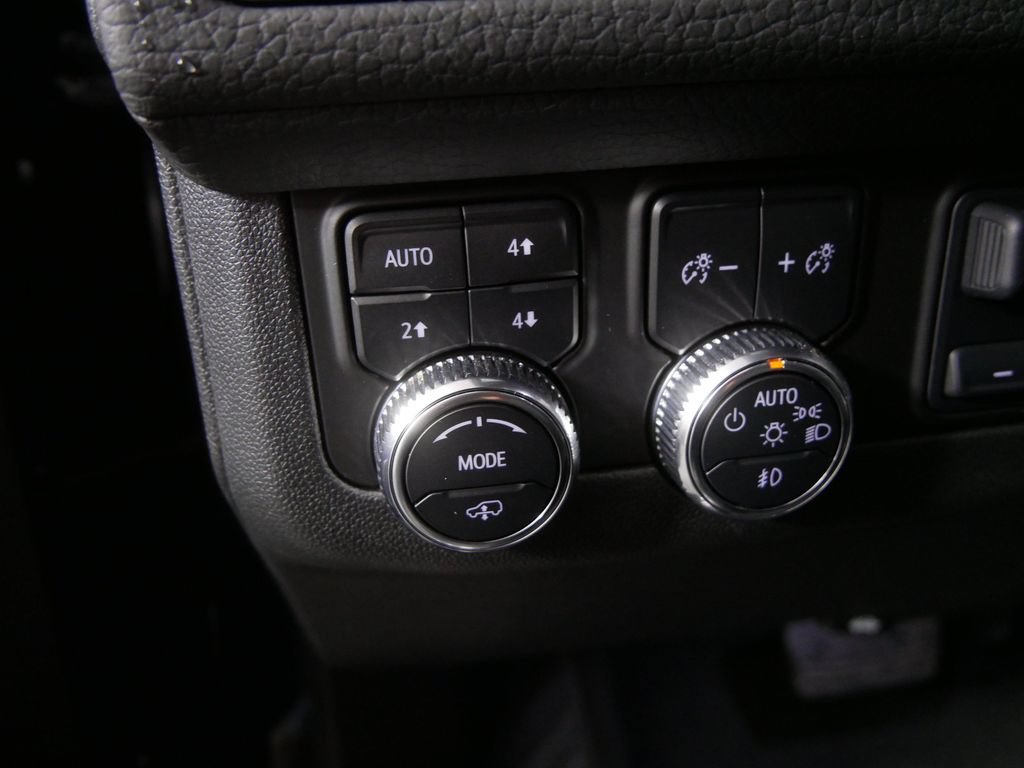 Used 2024 GMC Yukon Denali w/ Advanced Technology Package AWD/4WD image 17