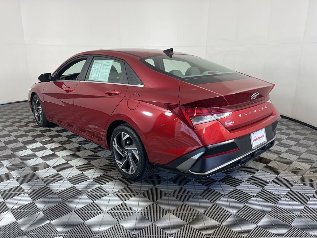 Used 2025 Hyundai Elantra SEL image 14