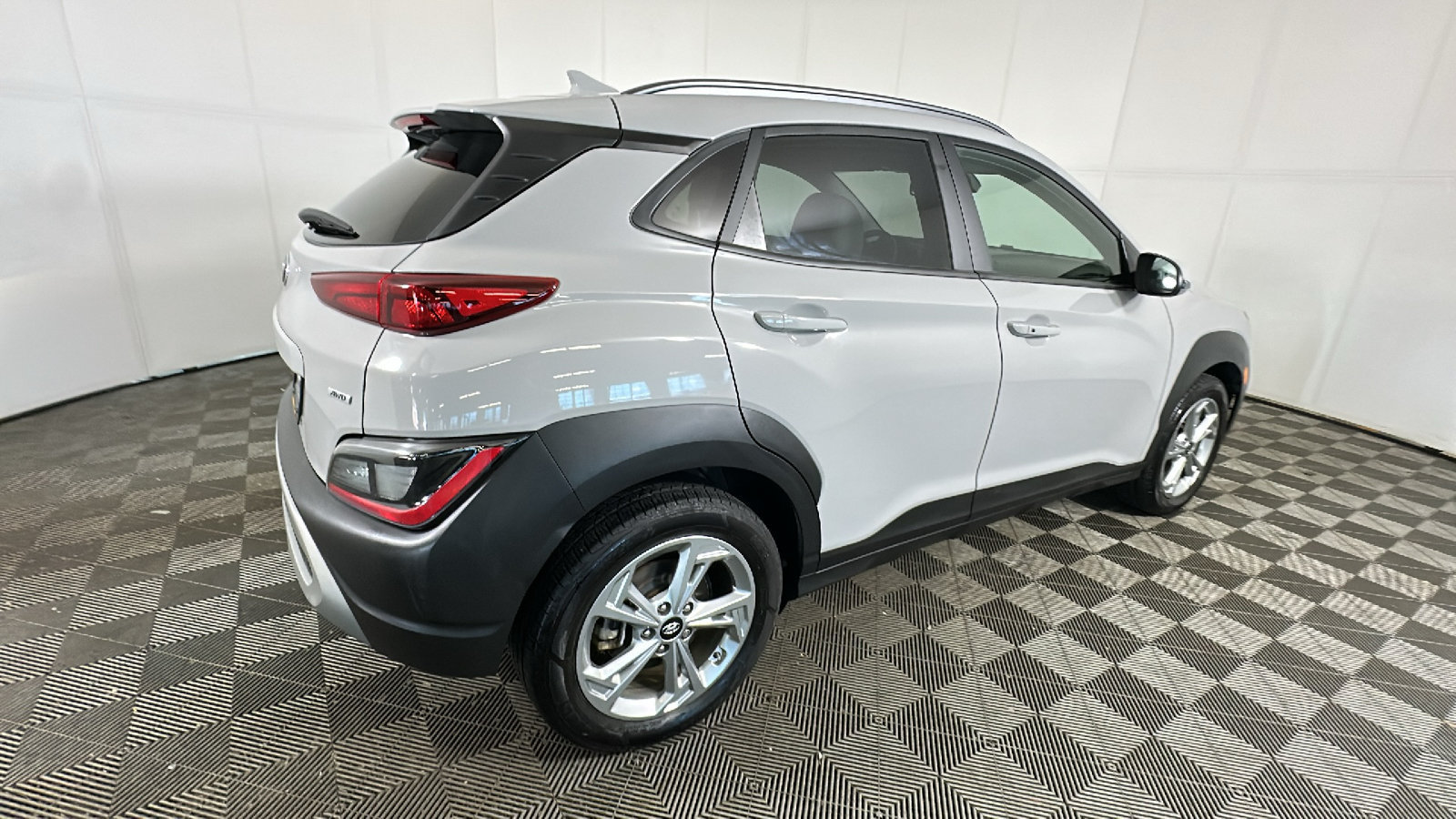 Used 2023 Hyundai Kona SEL w/ Cargo Package AWD/4WD image 3