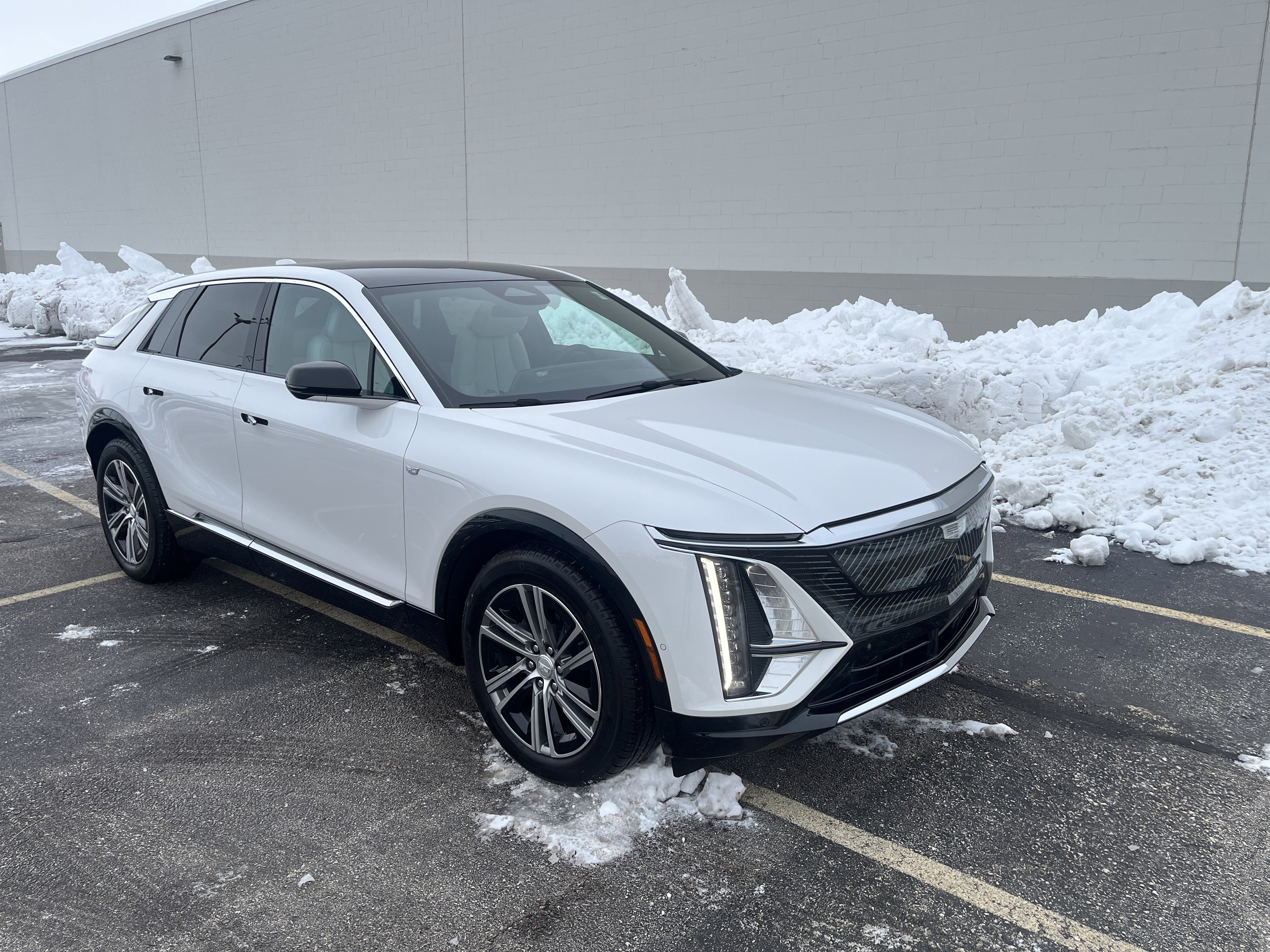 Used 2025 Cadillac Lyriq Luxury image 8