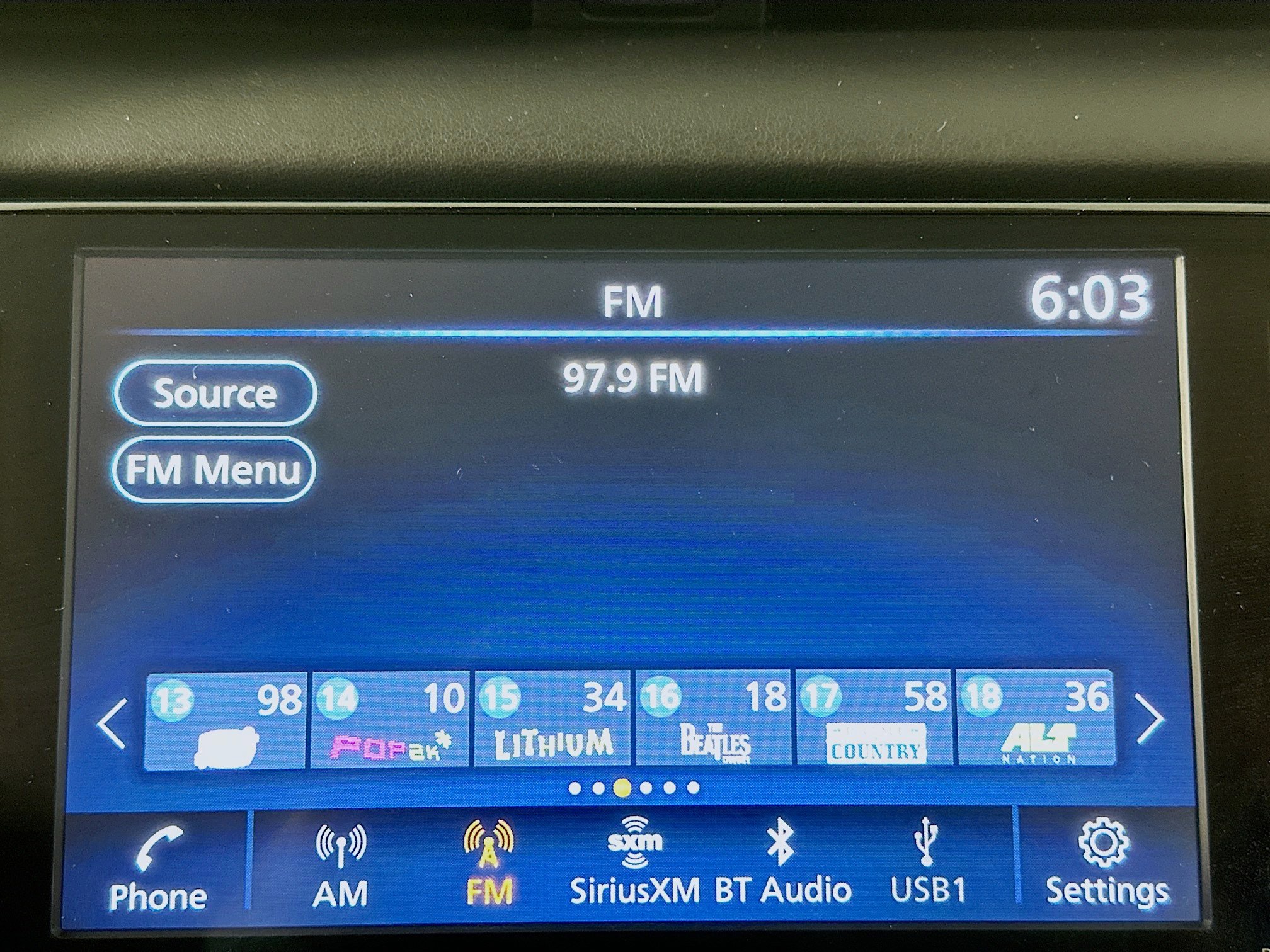 Used 2023 Nissan Kicks SR image 18