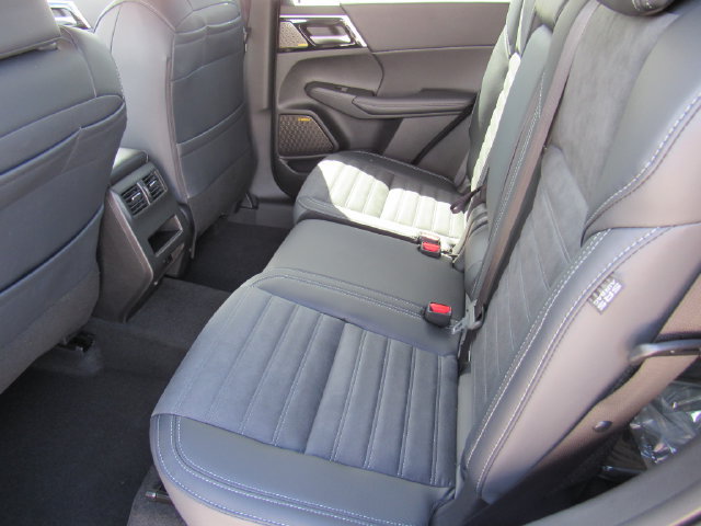 New 2026 Mitsubishi Outlander SE FWD image 16