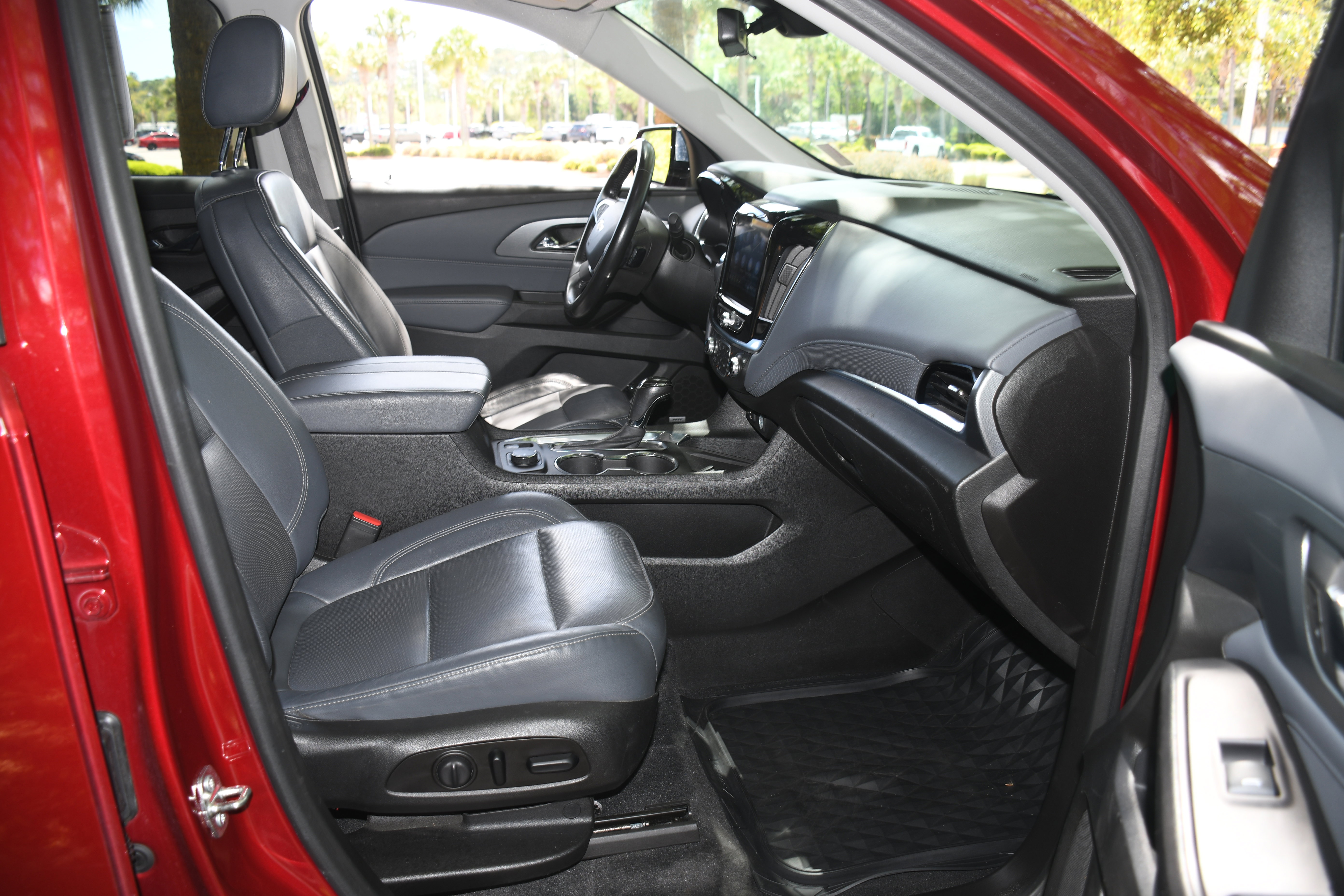Used 2020 Chevrolet Traverse Premier FWD image 22