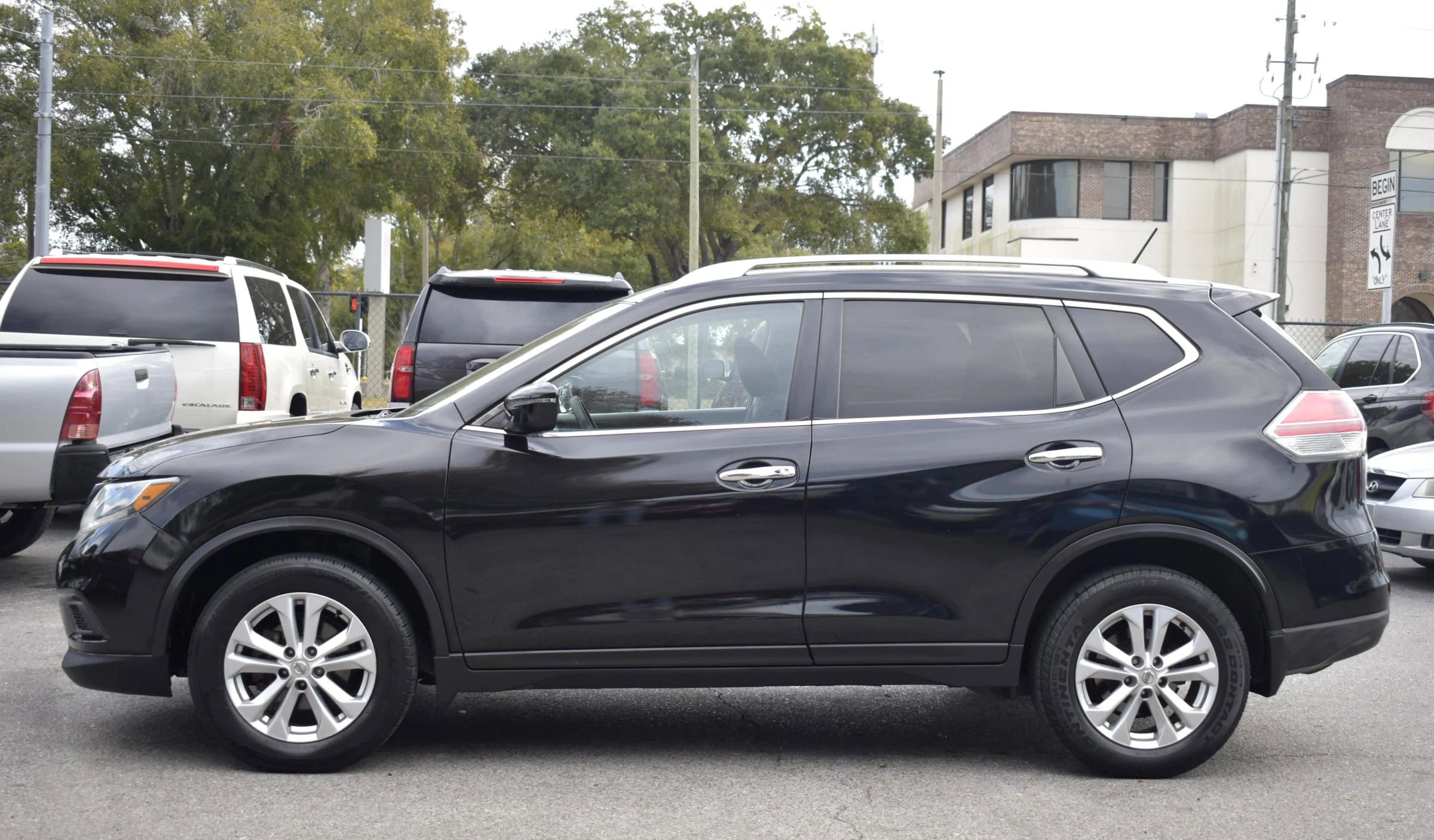 Used 2016 Nissan Rogue SV image 4