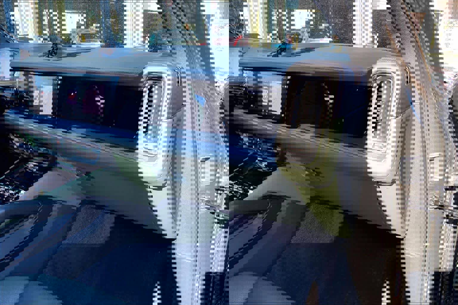 Used 2024 Porsche Cayenne S image 18