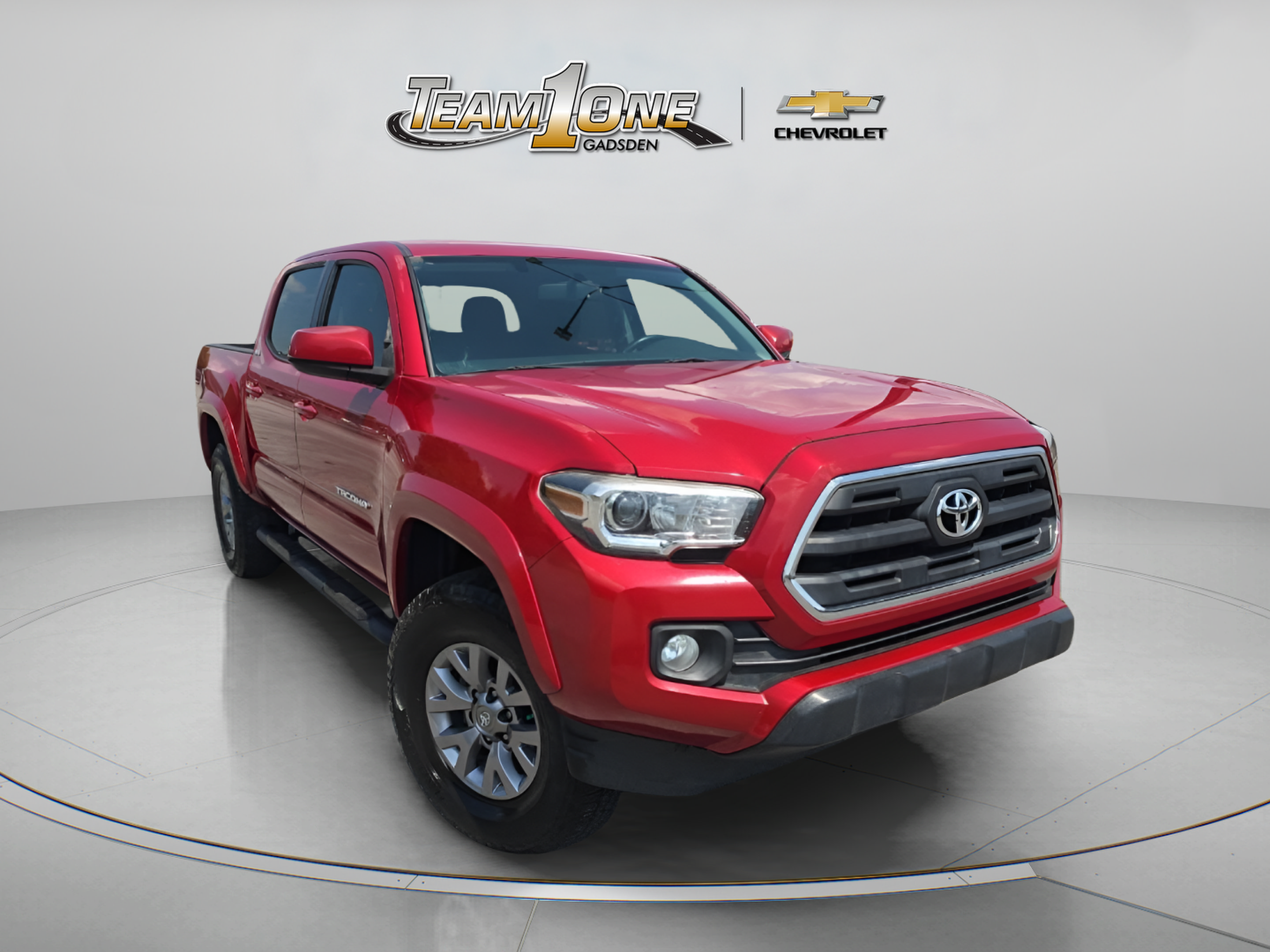 Used 2017 Toyota Tacoma SR5 w/ Tow Package RWD image 1