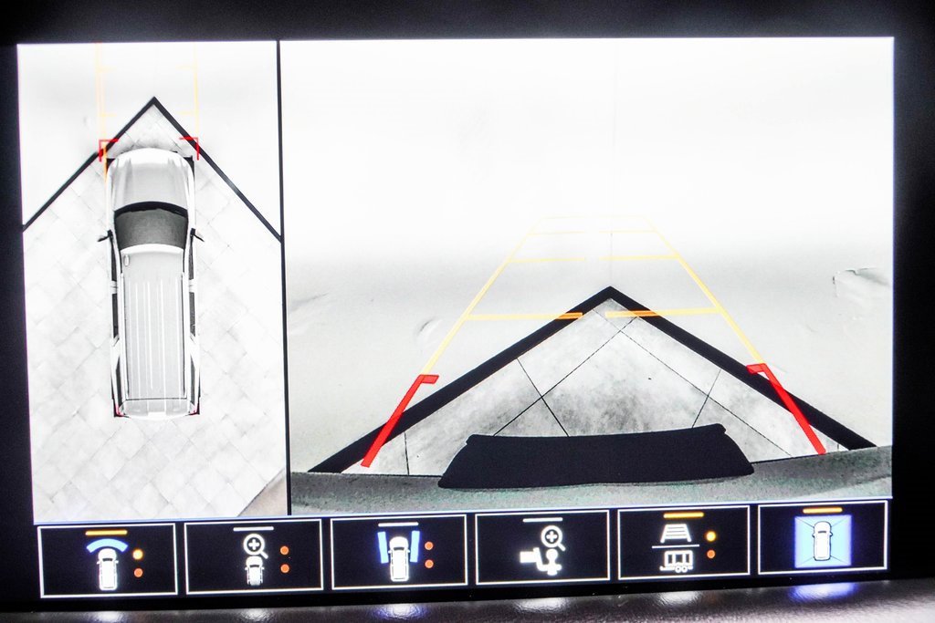 Used 2022 Chevrolet Tahoe RST w/ Sport Performance Package image 33