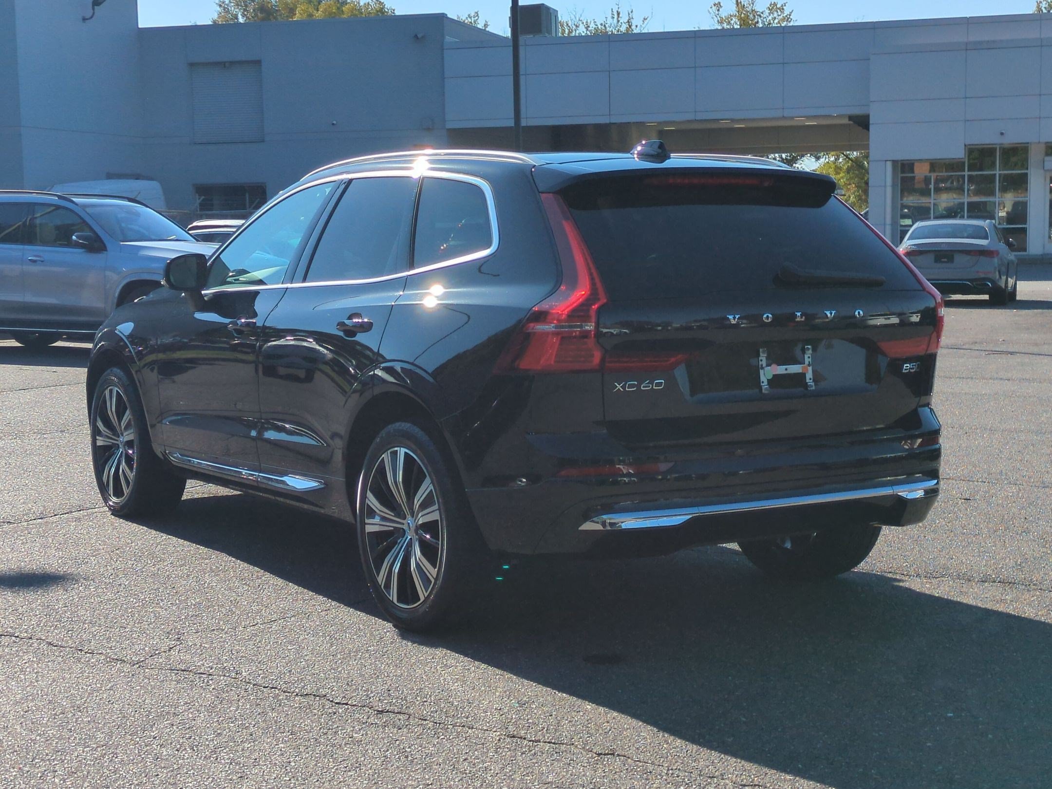 Used 2022 Volvo XC60 B5 Inscription w/ Advanced Package AWD/4WD image 5