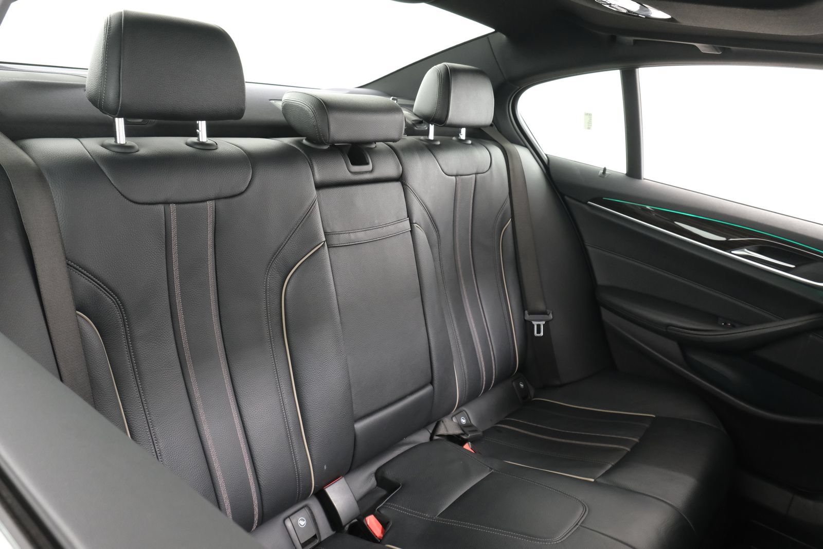 Used 2019 BMW 530e xDrive w/ Premium Package AWD/4WD image 42