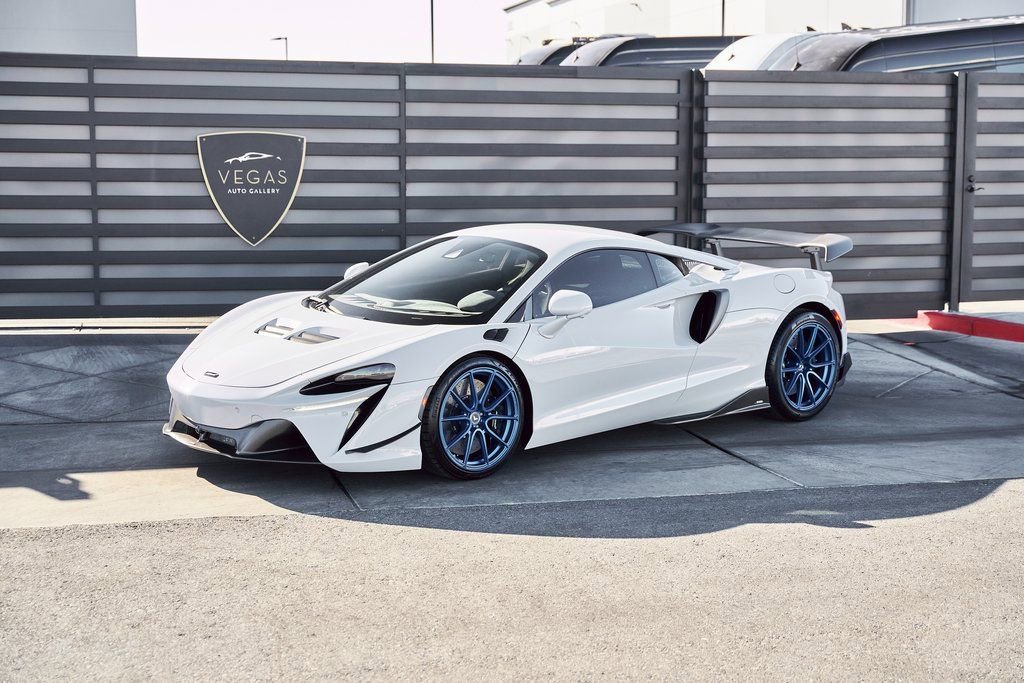 Used 2023 McLaren Artura RWD image 7