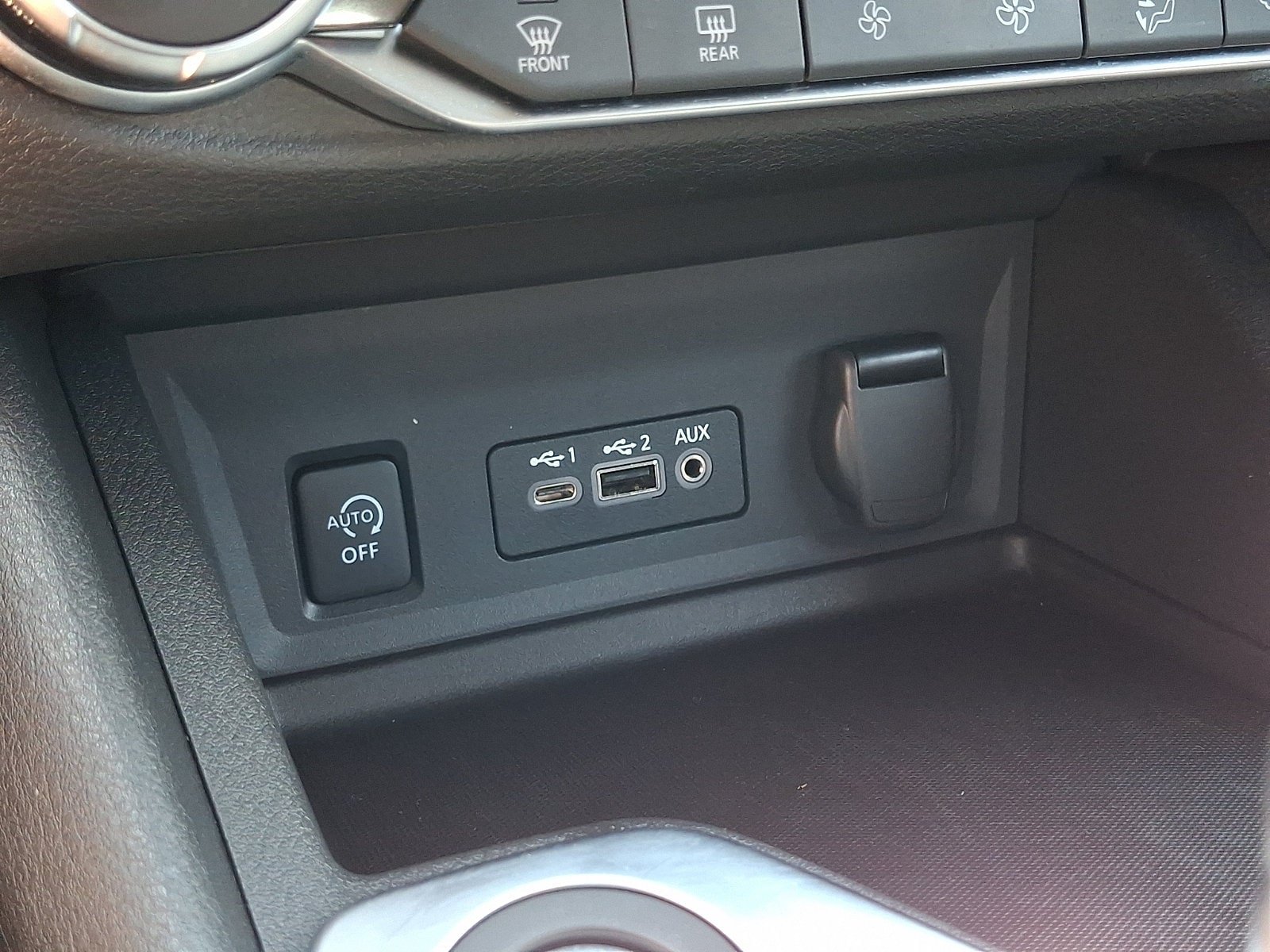 Certified 2025 Nissan Sentra SR w/ Midnight Edition FWD image 24