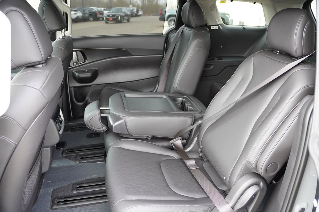 New 2026 Kia Carnival SX FWD image 11