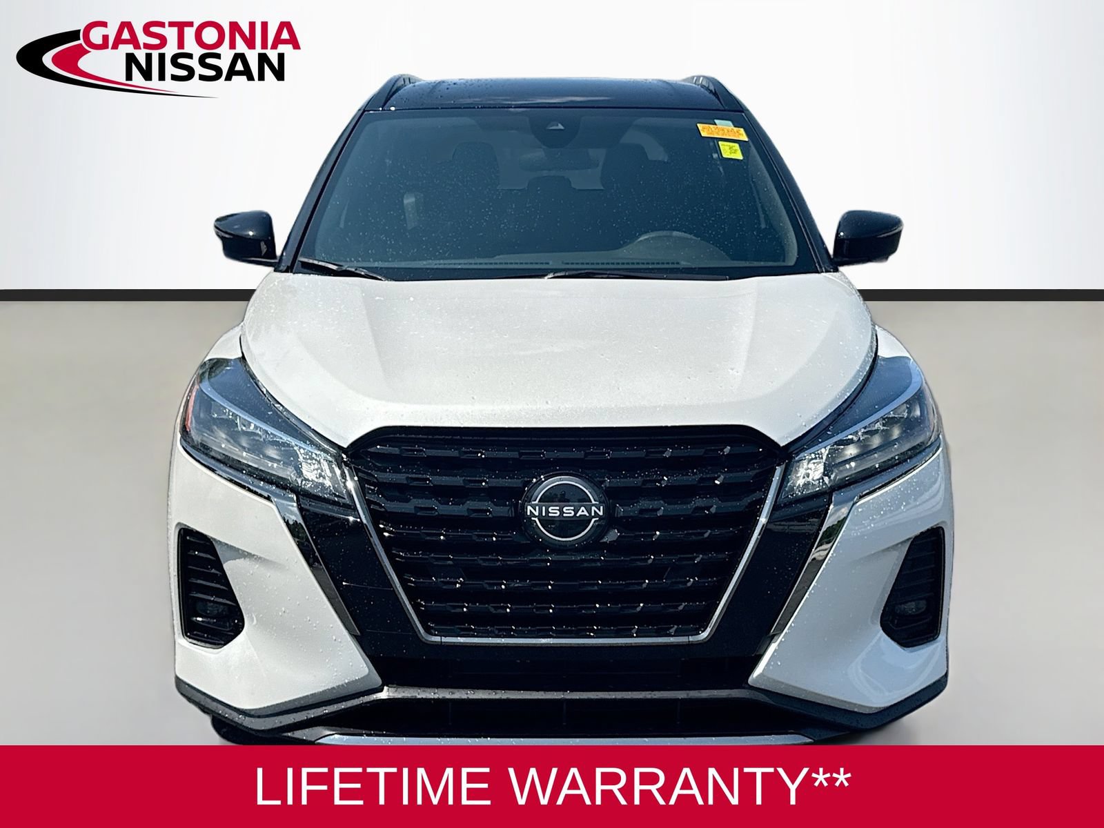 Used 2024 Nissan Kicks SR FWD image 2