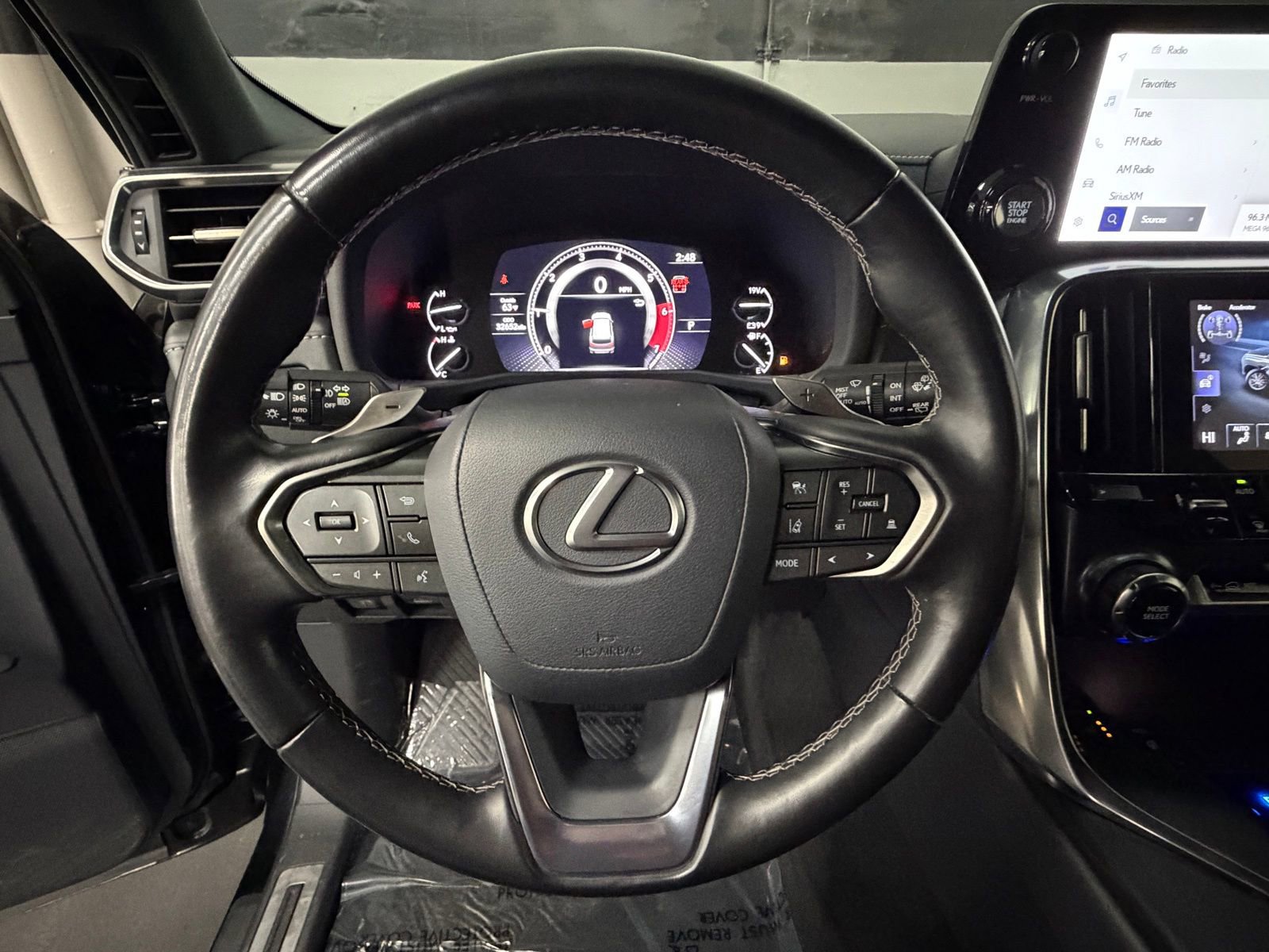 Used 2024 Lexus LX 600 4WD w/ Interior Upgrade Package image 28