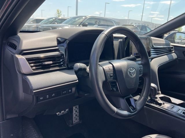 Used 2025 Toyota Camry SE FWD image 9