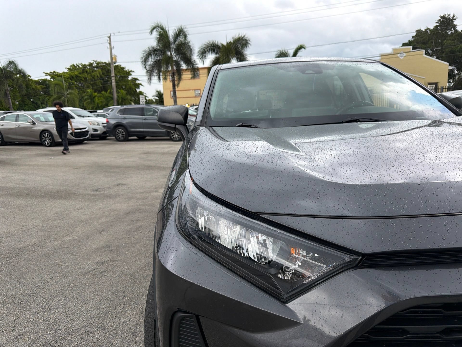 Used 2022 Toyota RAV4 LE FWD image 4