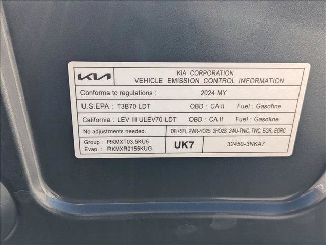 Used 2024 Kia Carnival EX FWD image 26