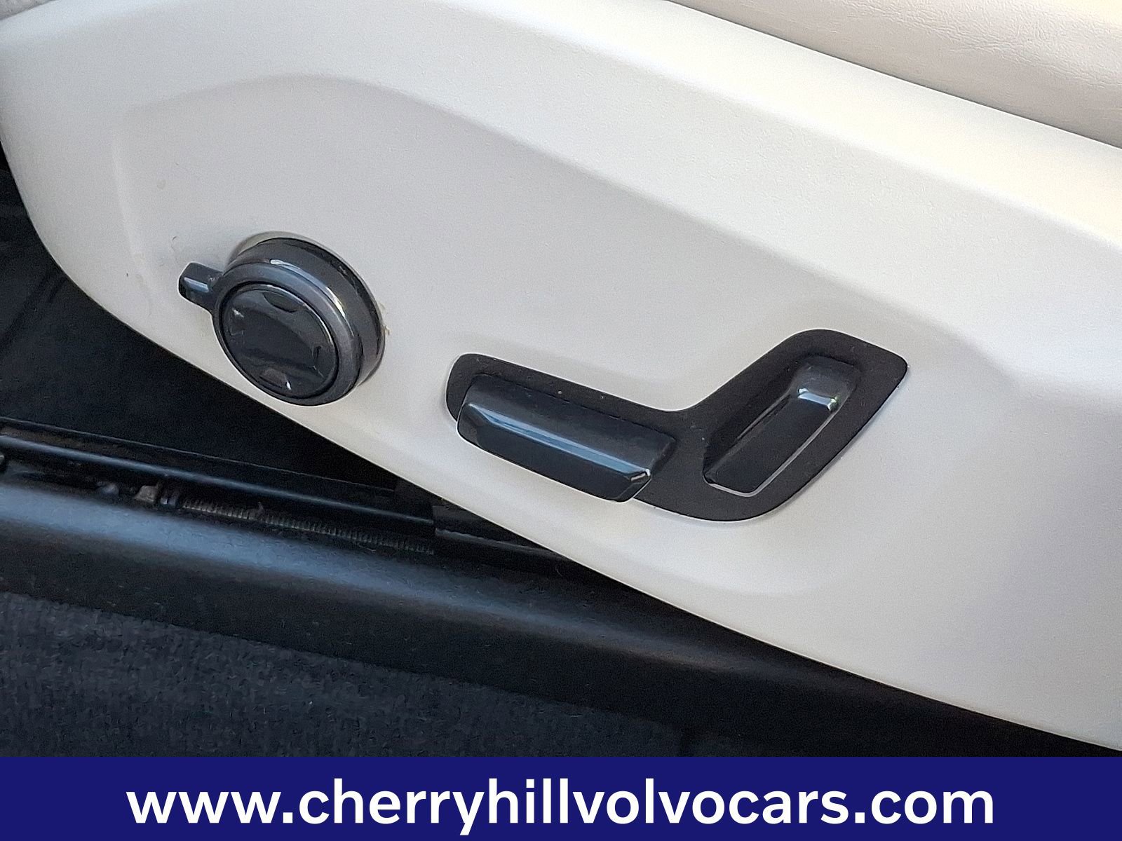 Certified 2022 Volvo XC60 B6 Inscription w/ Advanced Package image 28