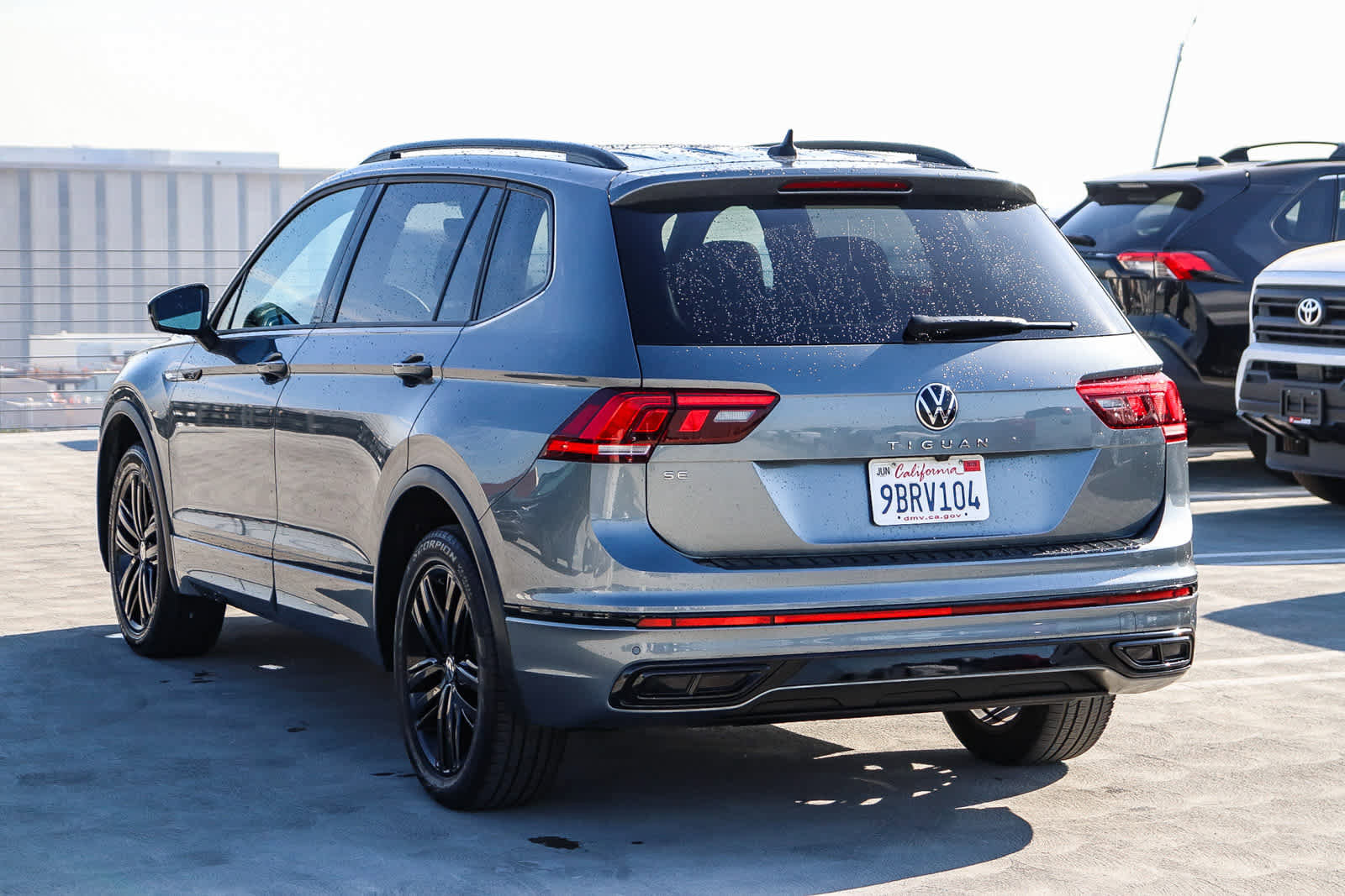 Used 2022 Volkswagen Tiguan SE R-Line image 6