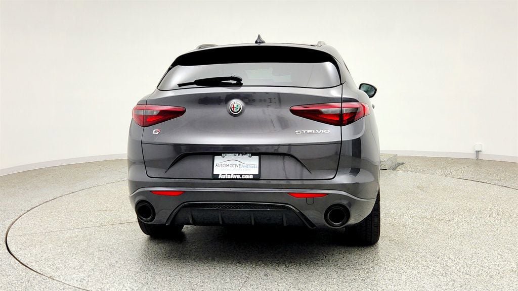 Used 2022 Alfa Romeo Stelvio Veloce AWD/4WD image 6