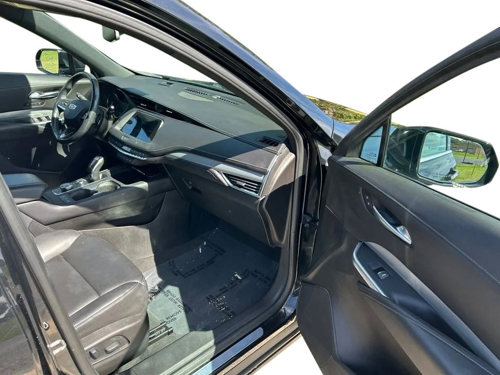 Used 2021 Cadillac XT4 Premium Luxury w/ Driver Awareness Package AWD/4WD image 27
